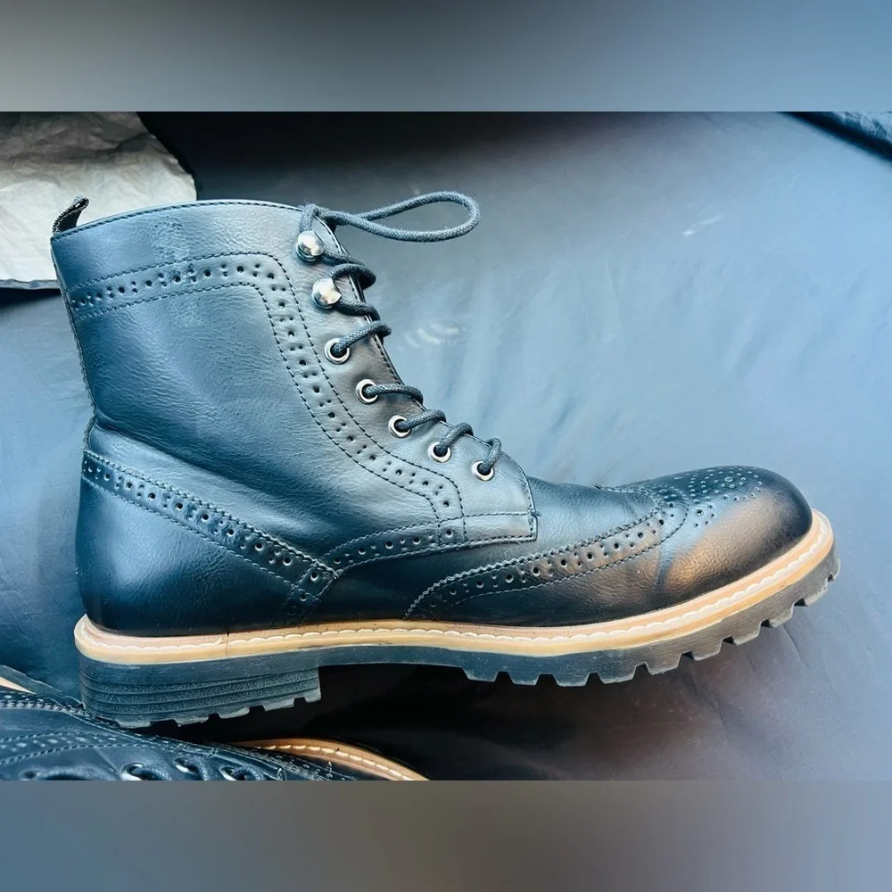 Club room Wingtip lace-up boots size 12 men’s Decorative broguing at upper